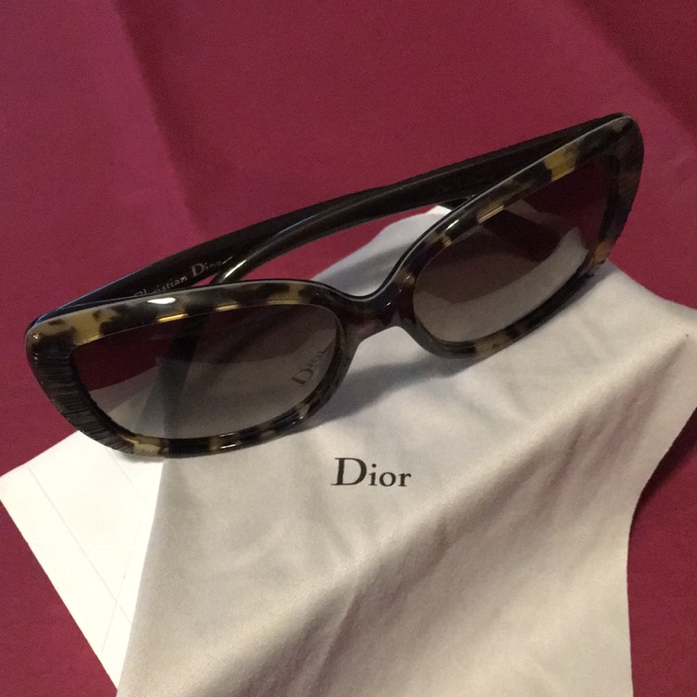 DIOR - Picture 4 of 8